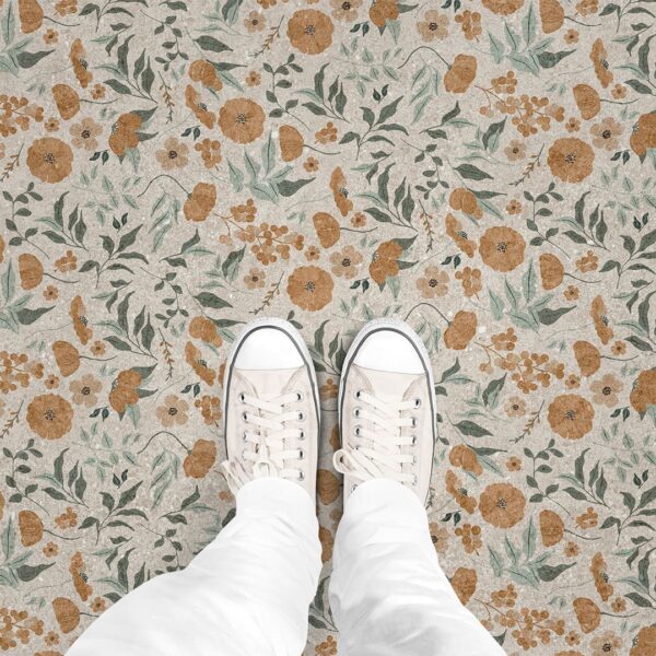 Detalle con pies de la alfombra vinílica Floral